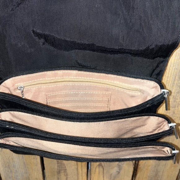 Baggallini Black Shoulder Bag - Picture 9 of 10